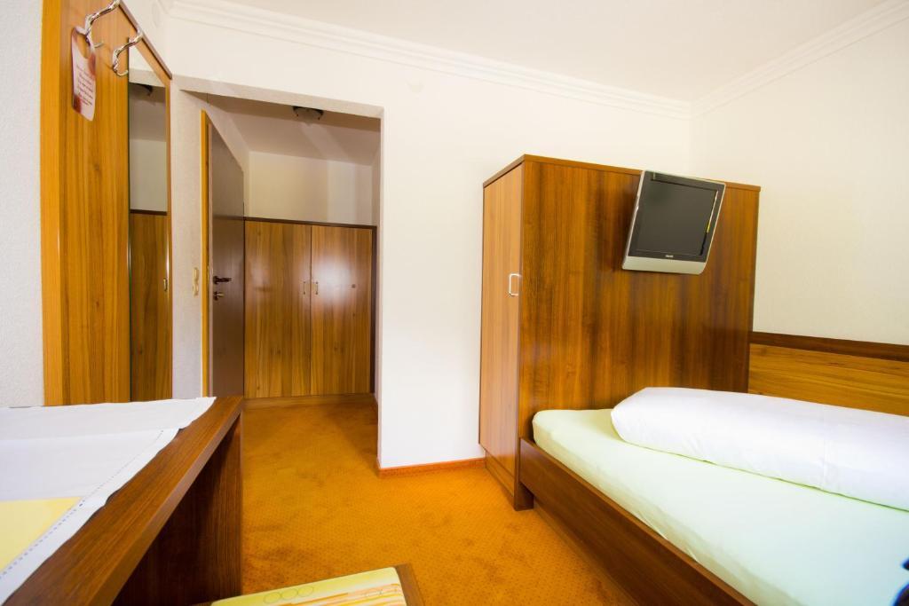 Single Room II,41829601:JPEG