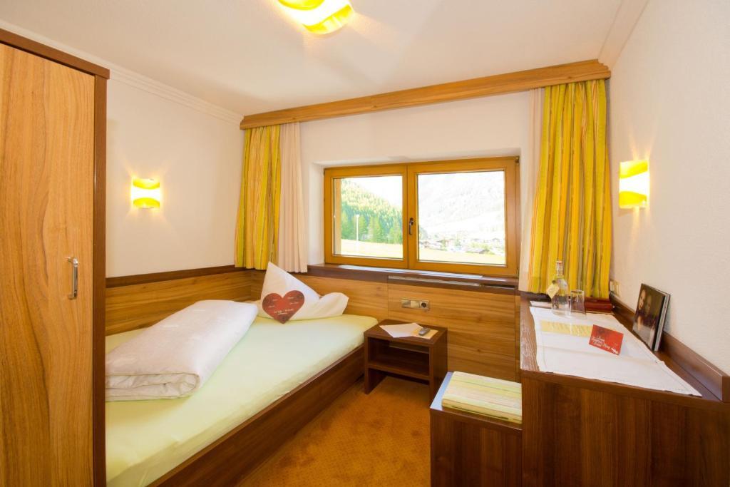 Single Room,41818165:JPEG